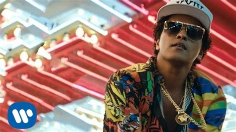 robe versace clip bruno mars|Bruno Mars magic video.